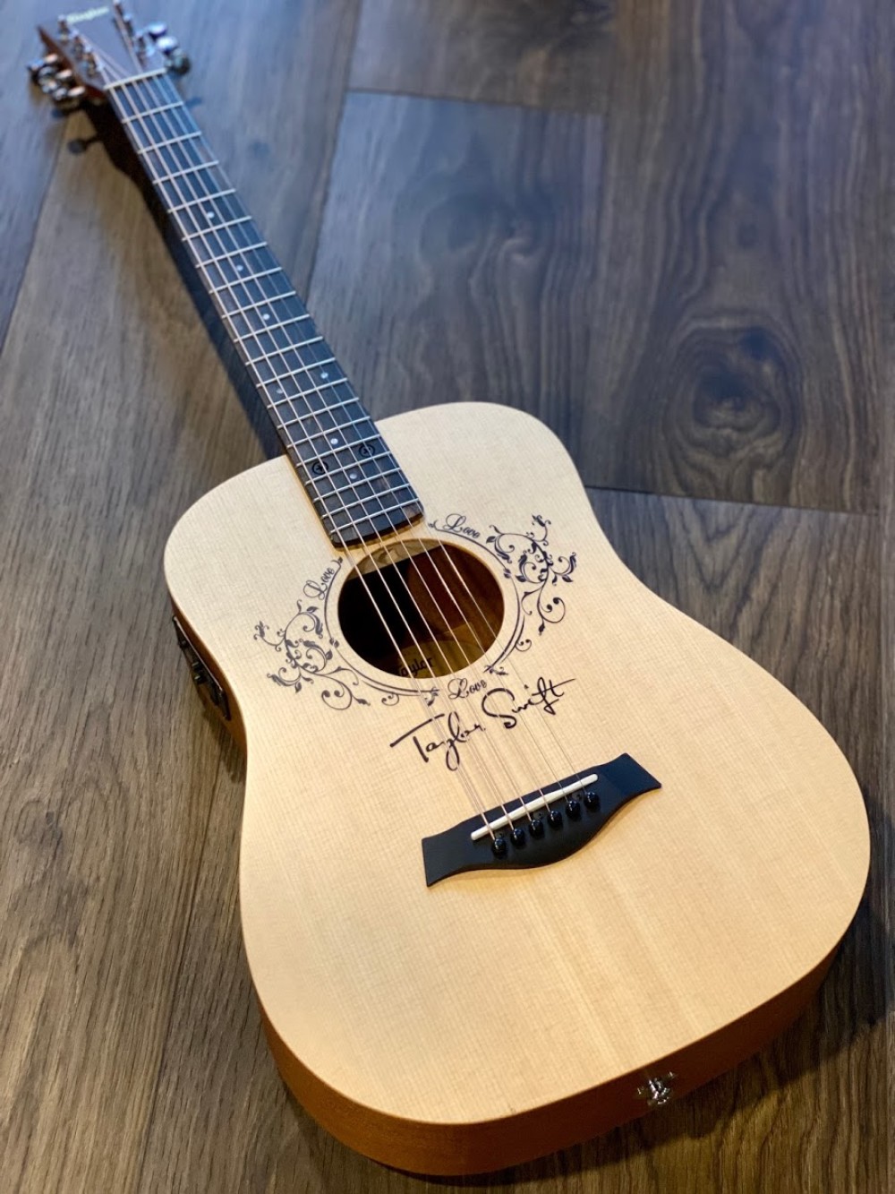 Taylor Baby Taylor-e Acoustic Guitar with Bag Taylor Swift Signature